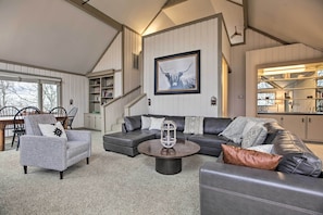 House (4 Bedrooms) | Interior - Mountaintop Wintergreen Resort Home w/ Deck, Views (Nellysford)