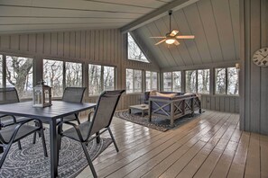 Interior - Mountaintop Wintergreen Resort Home w/ Deck, Views (Nellysford)