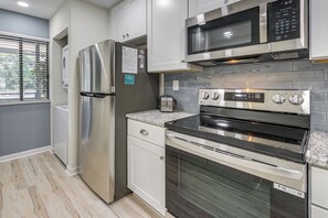 Apartment (2 Bedrooms) | Interior - Relaxing Myrtle Beach Escape: Steps to the Beach! (Myrtle Beach)