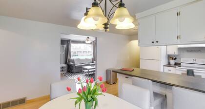 Bright Algoma Home 1 Mi to Lake Michigan!