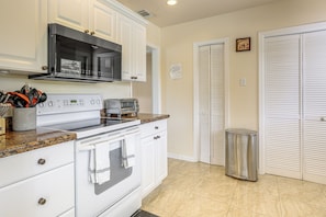 House (3 Bedrooms) | Interior - Riviera Beach Vacation Home w/ Pool: Walk to Beach (Singer Island)