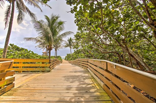 Riviera Beach Vacation Home w/ Pool: Walk to Beach