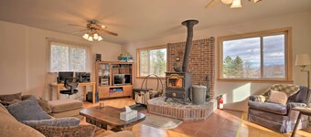Private Hot Tub & Fireplace: Poconos Home!