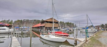 Walk to Marina: Cute Gilford Cottage w/ Grill