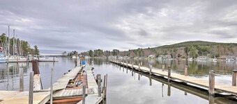 Walk to Marina: Cute Gilford Cottage w/ Grill