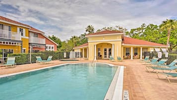 Apartment (3 Bedrooms) | Front of property