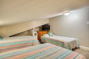 Interior - Wooded Gilbertsville Hideaway on Kentucky Lake! (Gilbertsville)