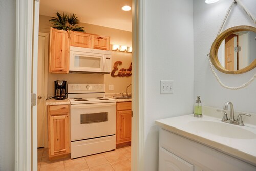 Wooded Gilbertsville Hideaway on Kentucky Lake!