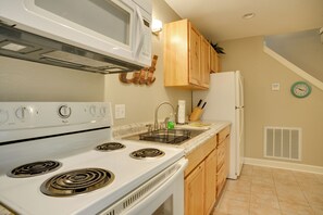Interior - Wooded Gilbertsville Hideaway on Kentucky Lake! (Gilbertsville)