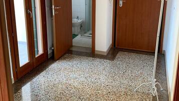 Doccia, asciugacapelli, bidet, asciugamani