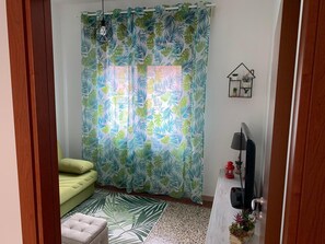 Interior - For friend or family with 1 child full comfort 10 mins to Venice Dog friendly (Venezia)