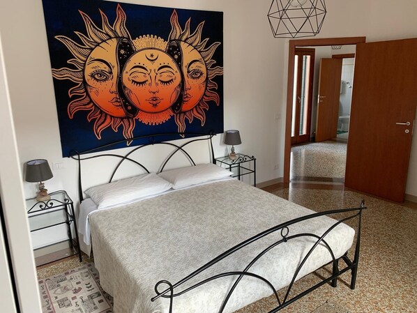 1 bedroom, iron/ironing board, WiFi, bed sheets - For friend or family with 1 child full comfort 10 mins to Venice Dog friendly (Venezia)