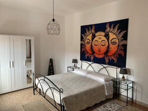 1 habitación, tabla de planchar con plancha, wifi y ropa de cama 