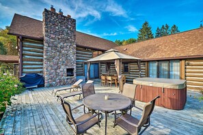 House (3 Bedrooms) | Interior - Soak, Relax & Explore! Log Cabin on the Wolf River (White Lake)