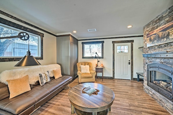 Apartment (1 Bedroom) | Interior - Rustic-chic Apartment w/ Gas Grill: 20 Mi to Msu! (Manhattan)