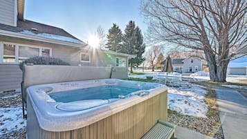 Bathtub spa outdoor
