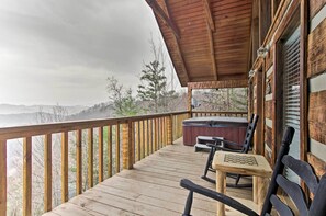 Interior - Sevierville Cabin w/ Private Hot Tub & Fireplace! (Sevierville)