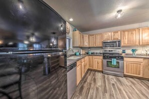 House (2 Bedrooms) | Private kitchen