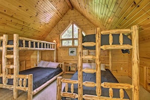 บ้านพัก (3 Bedrooms) | 3 ห้องนอน, โต๊ะทำงาน, พื้นที่ทำงานแบบใช้แล็ปท็อป