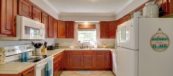 Charming Family Cottage Near Pass Christian Beach!