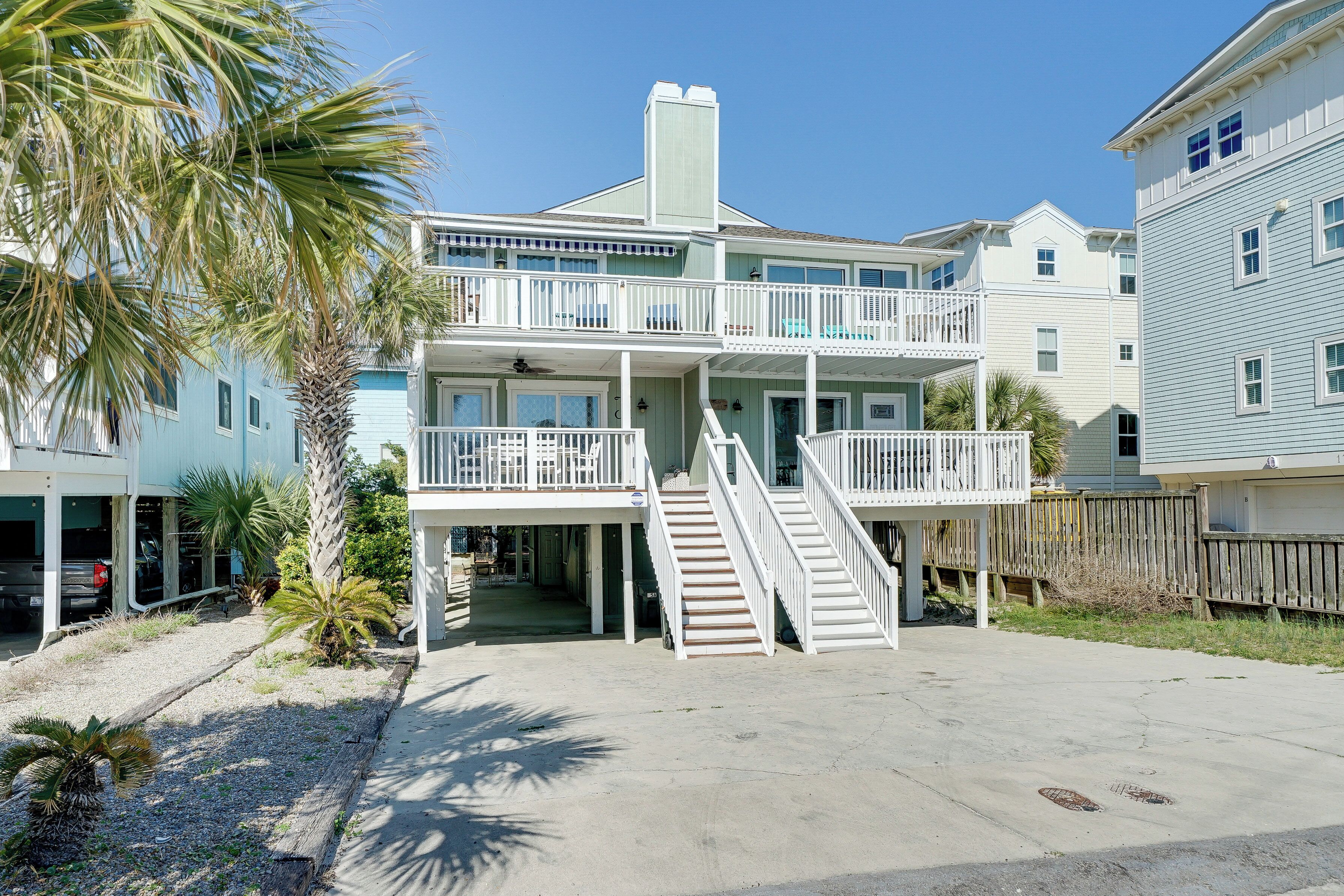 Apartment (3 Bedrooms) | Front of property