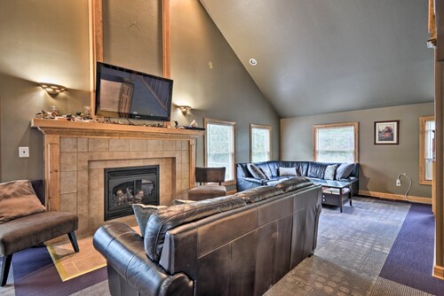 Pet-friendly Home Near Lakes & Snowmobile Trails!