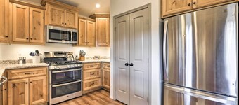 Cozy Designer Home w/ Gorgeous Mountain Views!