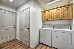 Interior - Cozy Designer Home w/ Gorgeous Mountain Views! (Pagosa Springs)