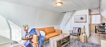 Charming Evanston A-frame: Dog Friendly!