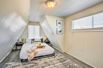 Charming Evanston A-frame: Dog Friendly!