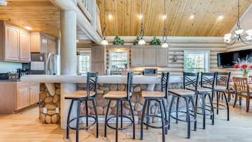 Talo (4 Bedrooms) | Sisätilat