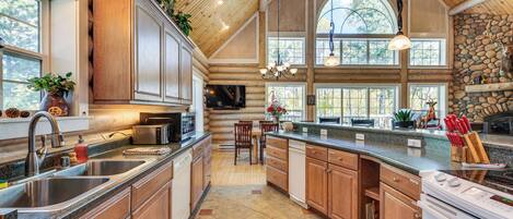 House (4 Bedrooms) | Interior