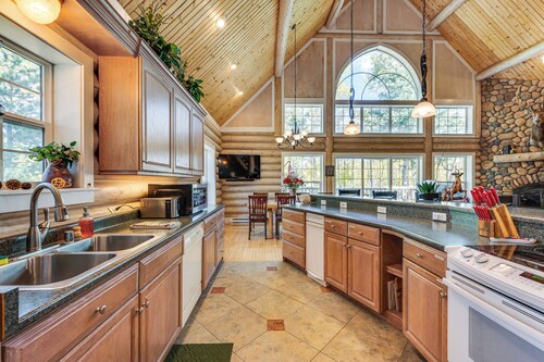 Secluded Log Cabin w/ Game Room & Forest Views