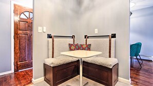 Unclassified image, 2 of 28, button - Bayonne Townhome 9 Mi to New York City! (Bayonne)