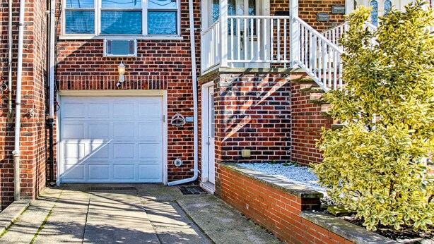 Unclassified image, 1 of 28, button - Bayonne Townhome 9 Mi to New York City! (Bayonne)
