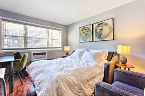 Interior - Bayonne Townhome 9 Mi to New York City! (Bayonne)