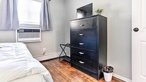 Unclassified image, 3 of 28, button - Bayonne Townhome 9 Mi to New York City! (Bayonne)