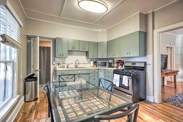 Apartment (2 Bedrooms) | Interior - Historic Redstone w/ Large Backyard, Walk To Csu! (Fort Collins)