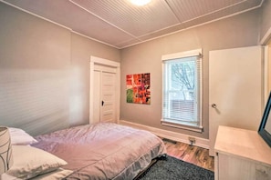 Interior - Historic Redstone w/ Large Backyard, Walk To Csu! (Fort Collins)