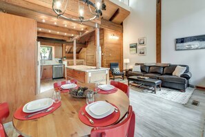 Apartment (2 Bedrooms) | Interior - 1 Mi to Northstar Skiing: Cozy Pet-friendly Condo! (Truckee)