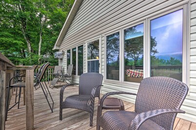 2 Mi to Ski Resort! Beech Mtn Cabin w/ Slope Views