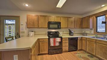 House (4 Bedrooms) | Interior