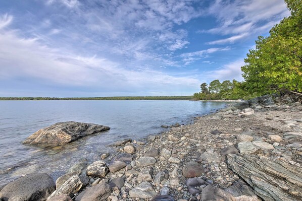 Cottage (4 Bedrooms) | Interior - Waterfront Cottage - 17 Mi to Acadia Ntnl Pk! (Ellsworth)