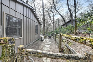 Cottage (4 Bedrooms) | Interior - Updated Highlands Cottage w/ Deck + Fireplace! (Highlands)