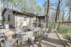 Cottage (4 Bedrooms) | Interior - Walk to Main St: Highlands Cottage w/ Fireplace (Highlands)