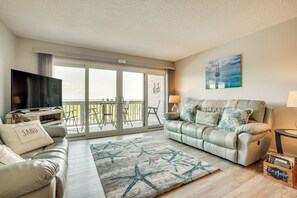 Apartment (2 Bedrooms) | Interior - St Helena Island Condo - 1/2 Mi to Beach (Harbor Island)