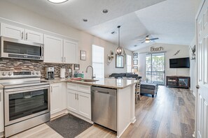 Apartment (2 Bedrooms) | Interior - 4 Mi to Ocean: Breezy Golf Condo in Myrtle Beach! (Myrtle Beach)