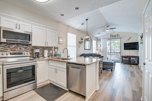 4 Mi to Ocean: Breezy Golf Condo in Myrtle Beach!