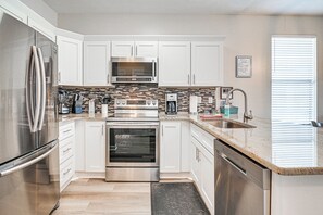 Apartment (2 Bedrooms) | Interior - 4 Mi to Ocean: Breezy Golf Condo in Myrtle Beach! (Myrtle Beach)