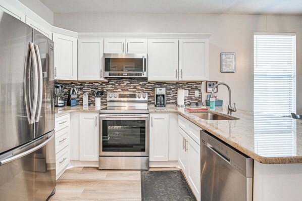 Apartment (2 Bedrooms) | Interior - 4 Mi to Ocean: Breezy Golf Condo in Myrtle Beach! (Myrtle Beach)